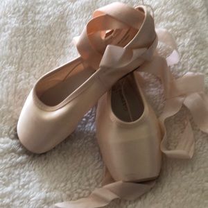 Gaynor Minden Pointe Shoes with elastic and ribbon attached and ready to wear